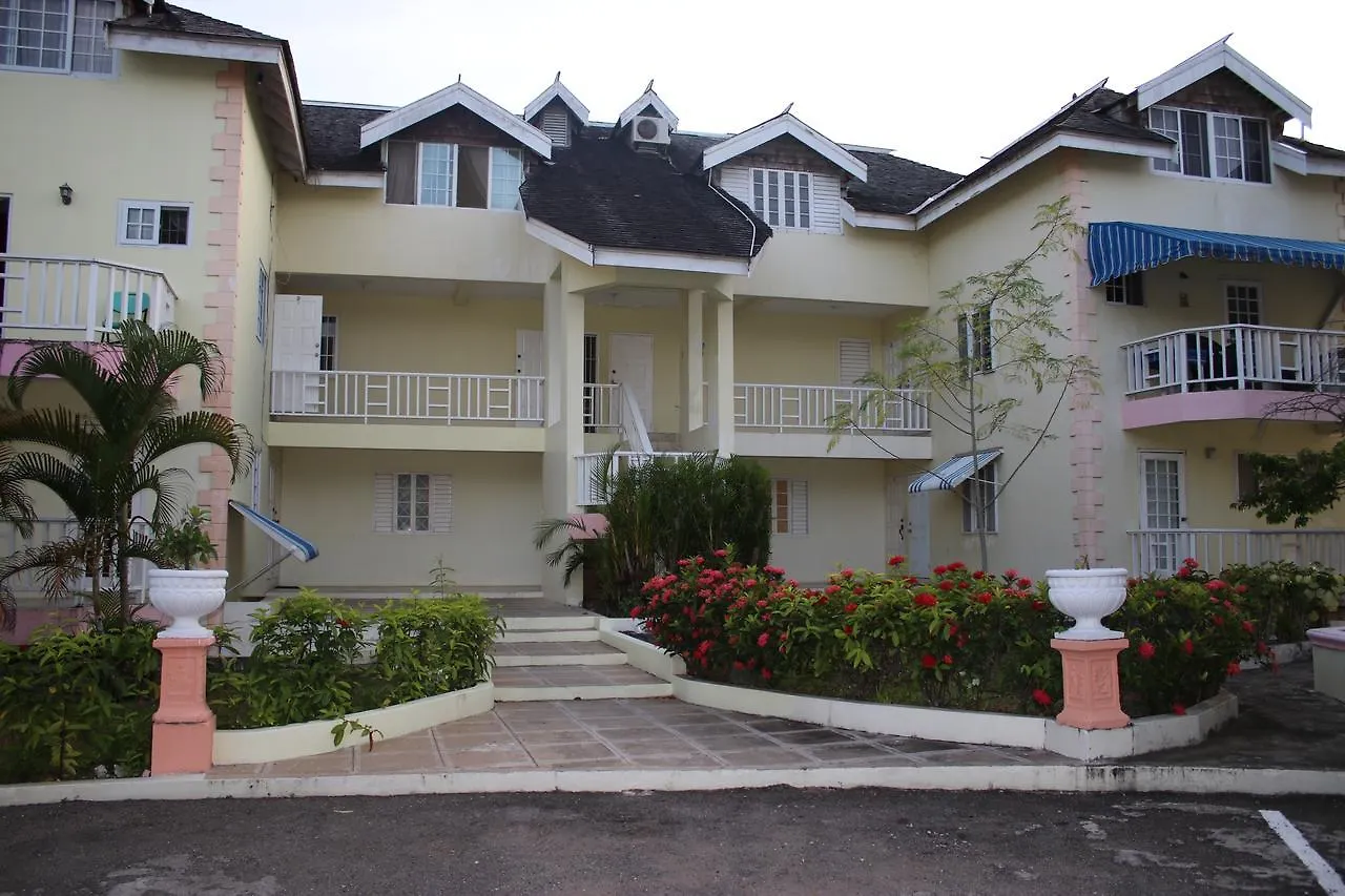 Country Manor Apartments Очо-Риос